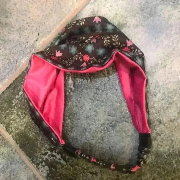 Headband, 1 side floral, 1 side “run like a girl” - Picture 3 of 3